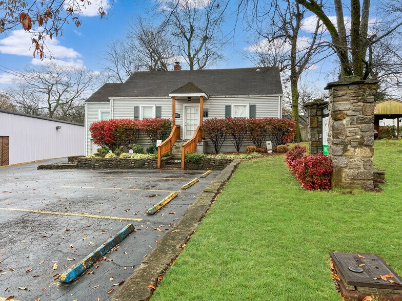183 Thompson Ln, Nashville, TN à louer - Photo de l’immeuble – Image 2 sur 15