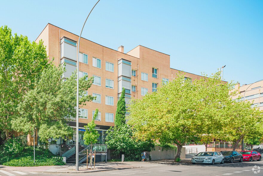 Avenida Machupichu, 85, Madrid, Madrid à louer - Photo de l’immeuble – Image 2 sur 2
