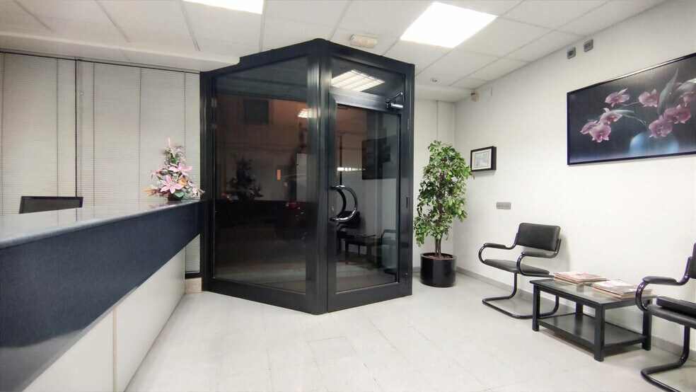 Immeuble residentiel dans Rubí, Barcelona à vendre - Photo intérieure – Image 3 sur 13