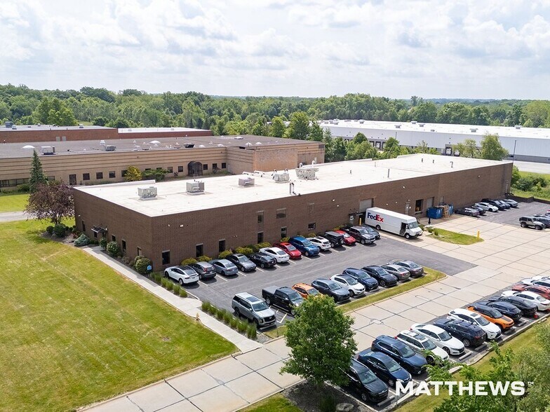 30350 Bruce Industrial Pky, Solon, OH à vendre - Photo de l’immeuble – Image 1 sur 3