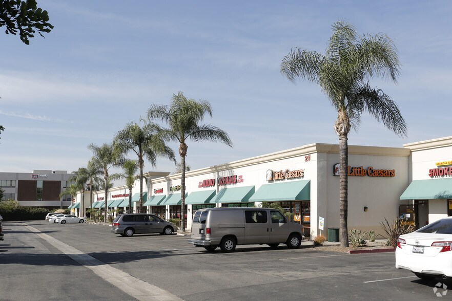 1330 N Glassell St, Orange, CA à louer - Photo de l’immeuble – Image 2 sur 9