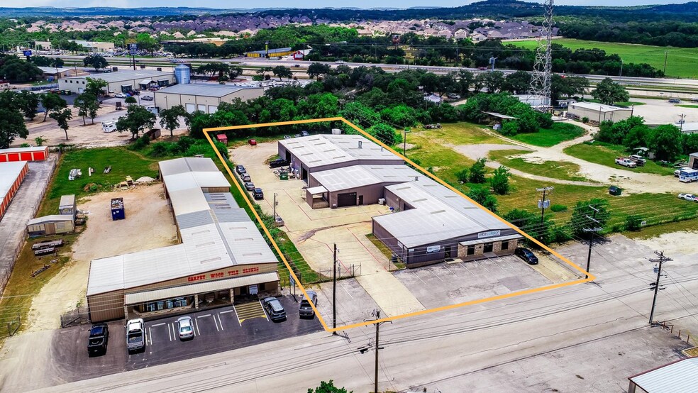 124 Industrial Dr, Boerne, TX à louer - Photo de l’immeuble – Image 3 sur 9