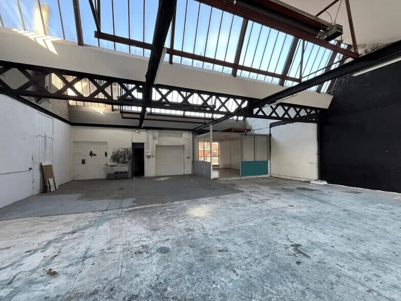 1033 Avenue Victor Hugo, Rillieux-la-Pape à louer - Photo de l’immeuble – Image 2 sur 8