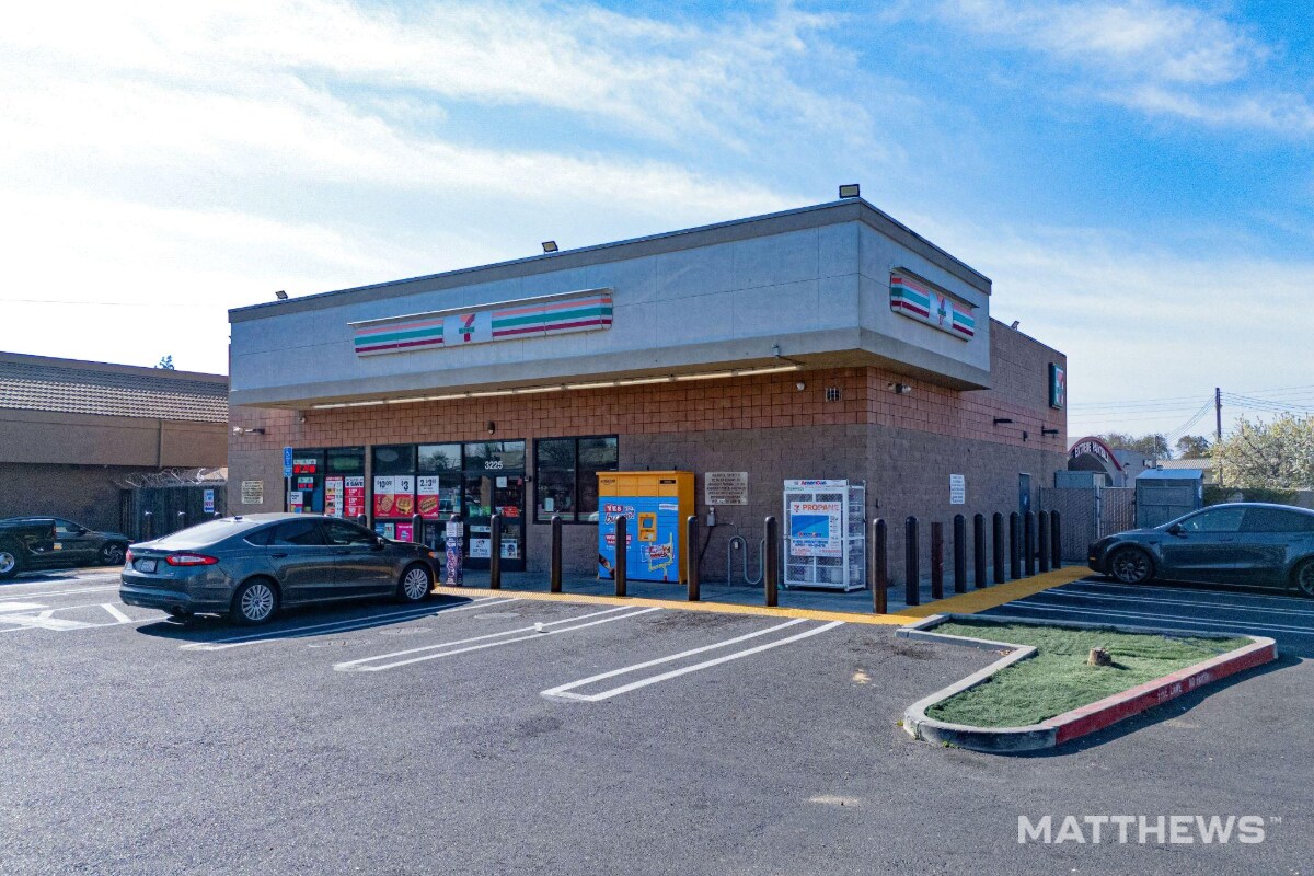 3225 Mchenry Ave, Modesto, CA à vendre Photo principale– Image 1 sur 4