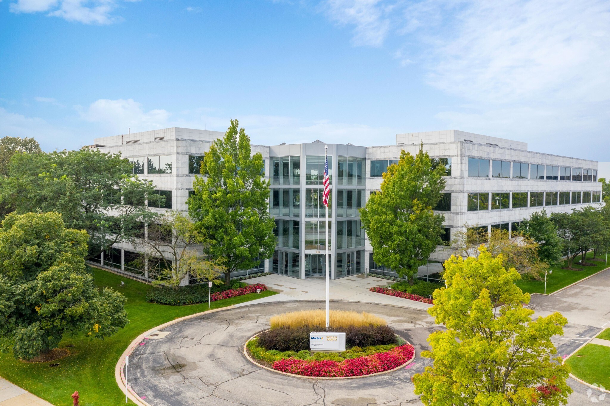 Leasehold Interest in Corporate 500 portefeuille de 4 biens à vendre sur LoopNet.fr Photo principale– Image 1 sur 9