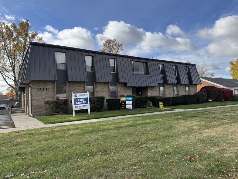 17251 W 12 Mile Rd, Southfield, MI à louer - Photo de l’immeuble – Image 2 sur 6