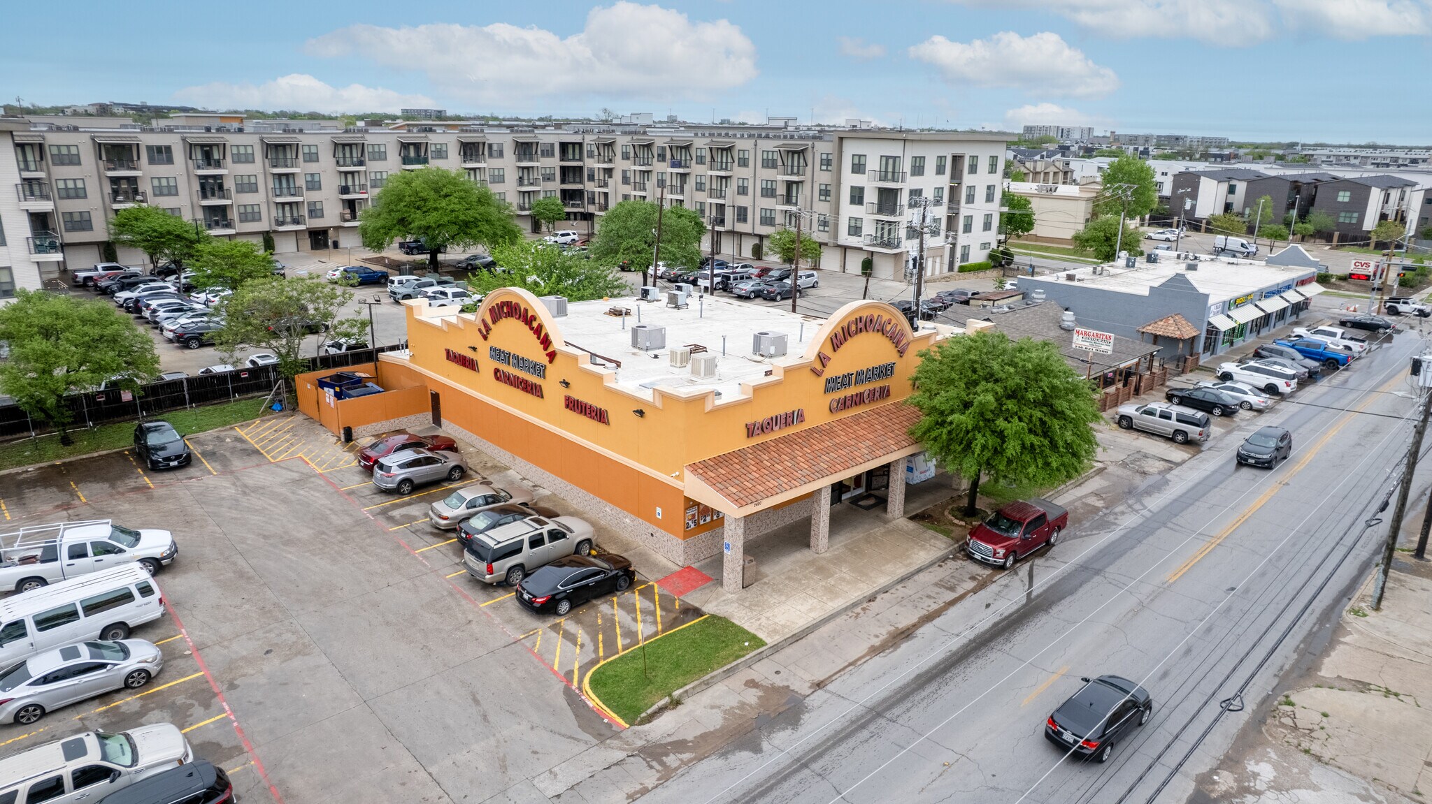 2420 N Fitzhugh Ave, Dallas, TX à louer Photo de l’immeuble– Image 1 sur 28