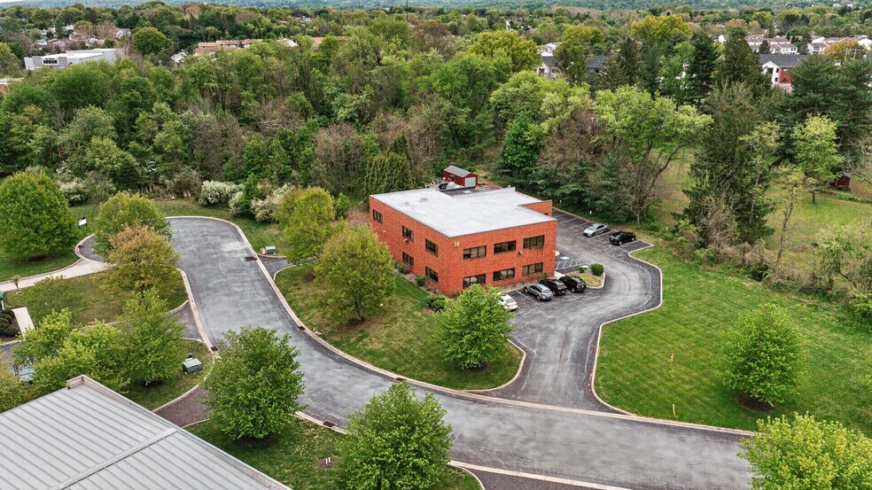 14 Chrisevyn Ln, Phoenixville, PA à vendre - Photo de l’immeuble – Image 2 sur 8