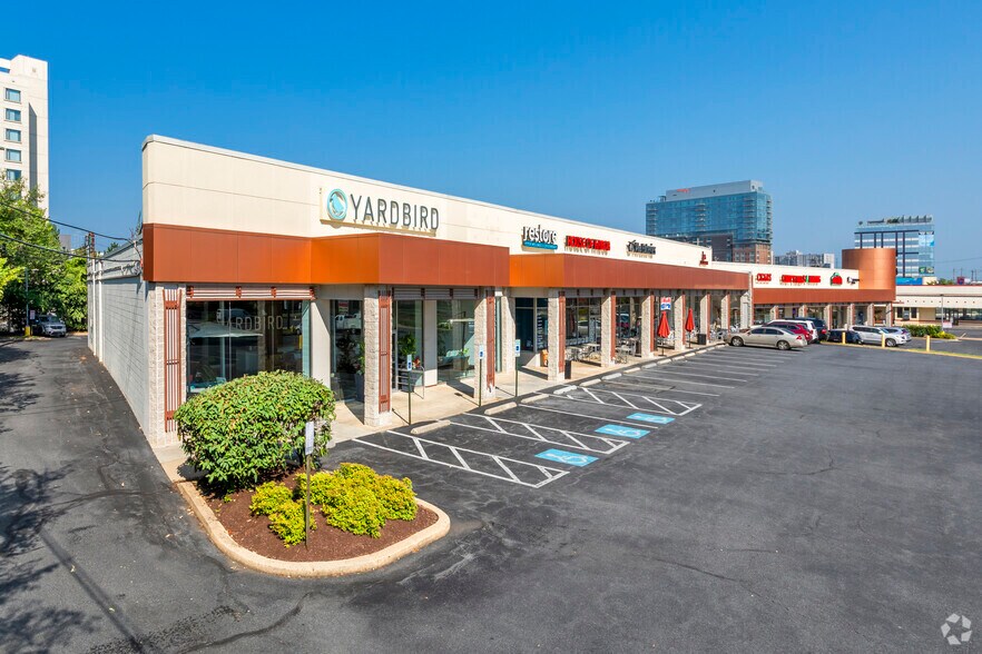 11610-11640 Rockville Pike, Rockville, MD à louer - Photo de l’immeuble – Image 3 sur 5