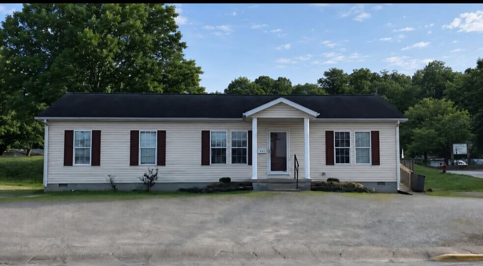 402 5th St, New Haven, WV à vendre - Photo de l’immeuble – Image 1 sur 10