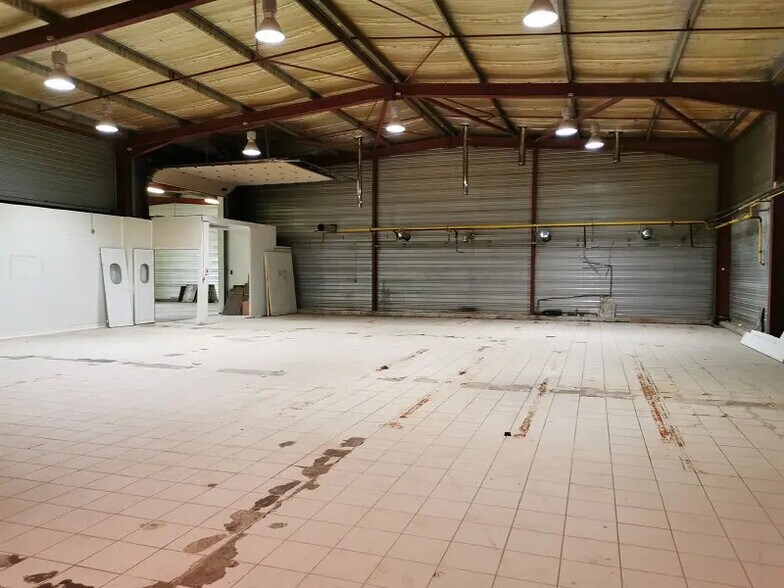 Local d’activités dans Le Fauga à louer - Photo de l’immeuble – Image 1 sur 6