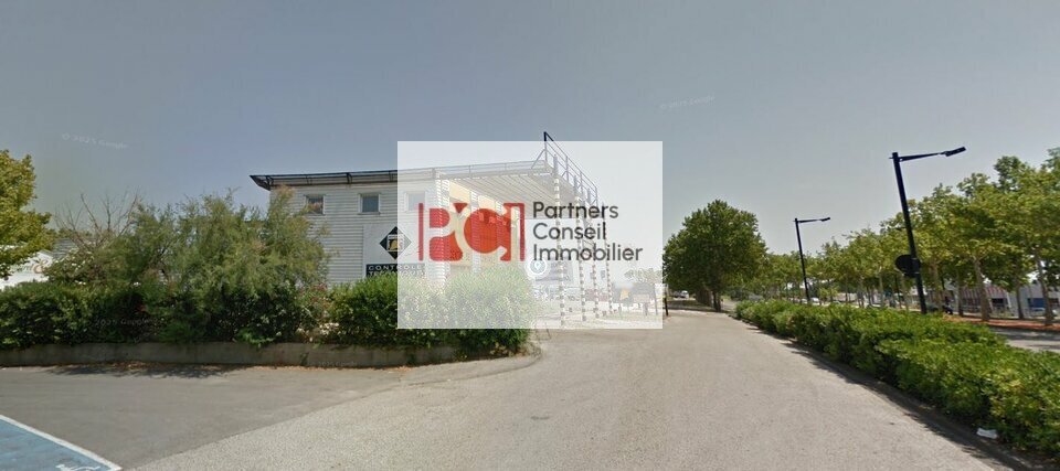 Local commercial dans Nîmes à louer - Photo de l’immeuble – Image 2 sur 2