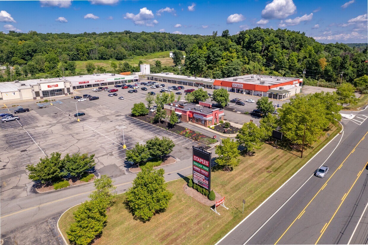 17-27 Hampton House Rd, Newton, NJ à louer Photo principale– Image 1 sur 8