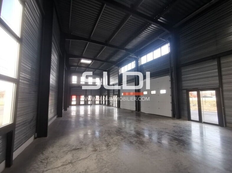 Industriel/Logistique dans Bourgoin-Jallieu à vendre - Photo de l’immeuble – Image 2 sur 3