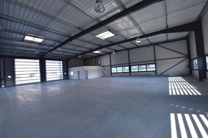 Local d’activités dans Escalquens à louer - Photo principale – Image 1 sur 3