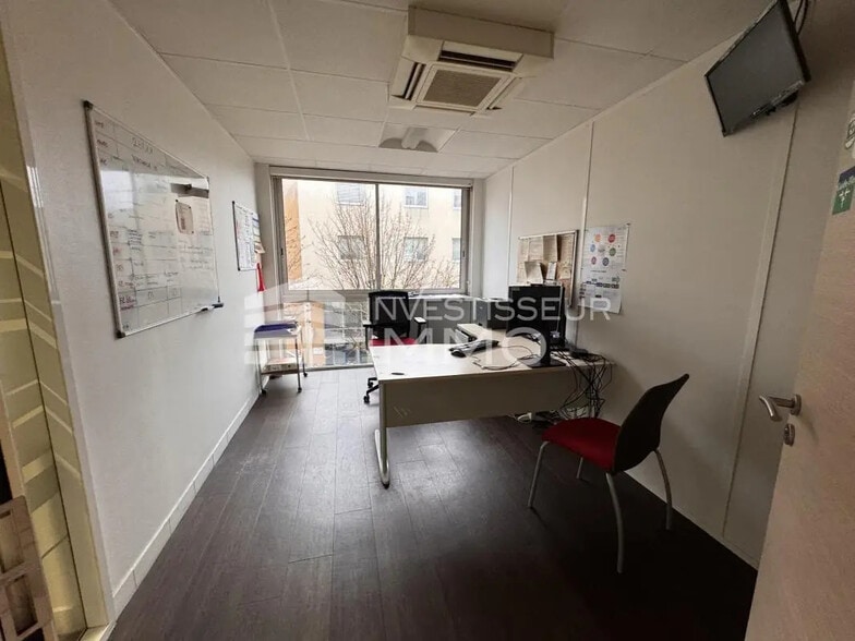 Bureau dans Torcy à vendre - Photo de l’immeuble – Image 2 sur 7