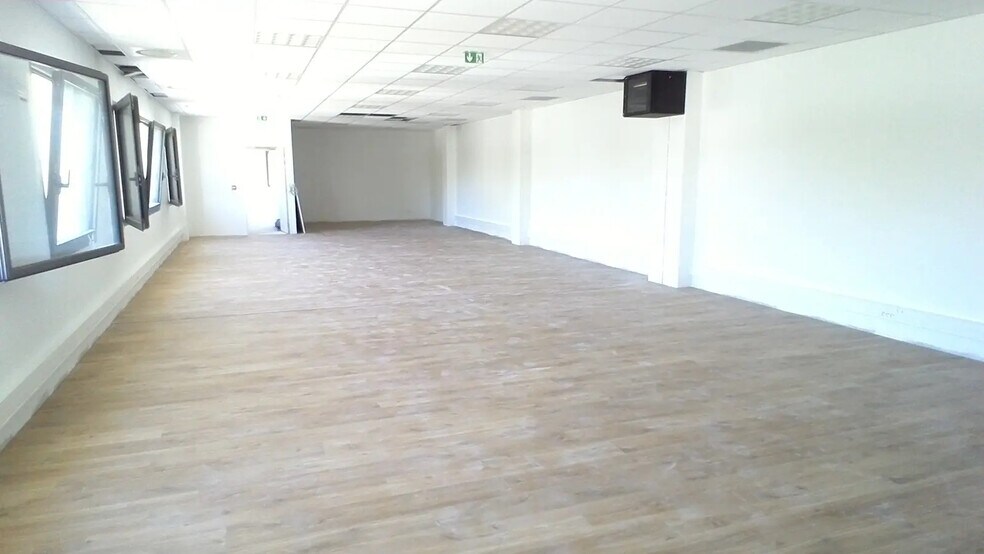 Bureau dans Aubagne à louer - Photo de l’immeuble – Image 3 sur 5