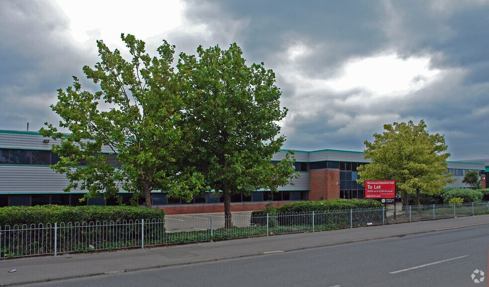 Springfield Rd, Hayes à louer - Photo de l’immeuble – Image 2 sur 2