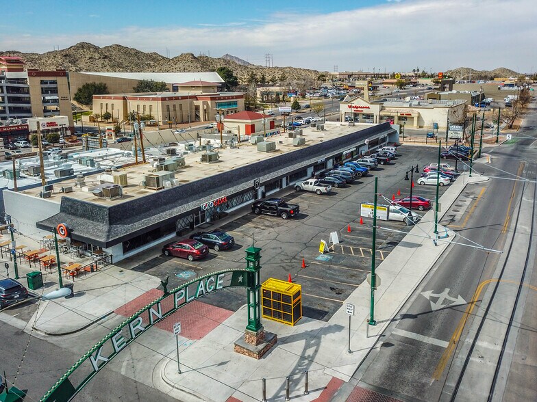 2701-2727 N Stanton St, El Paso, TX à vendre - Photo de l’immeuble – Image 3 sur 9