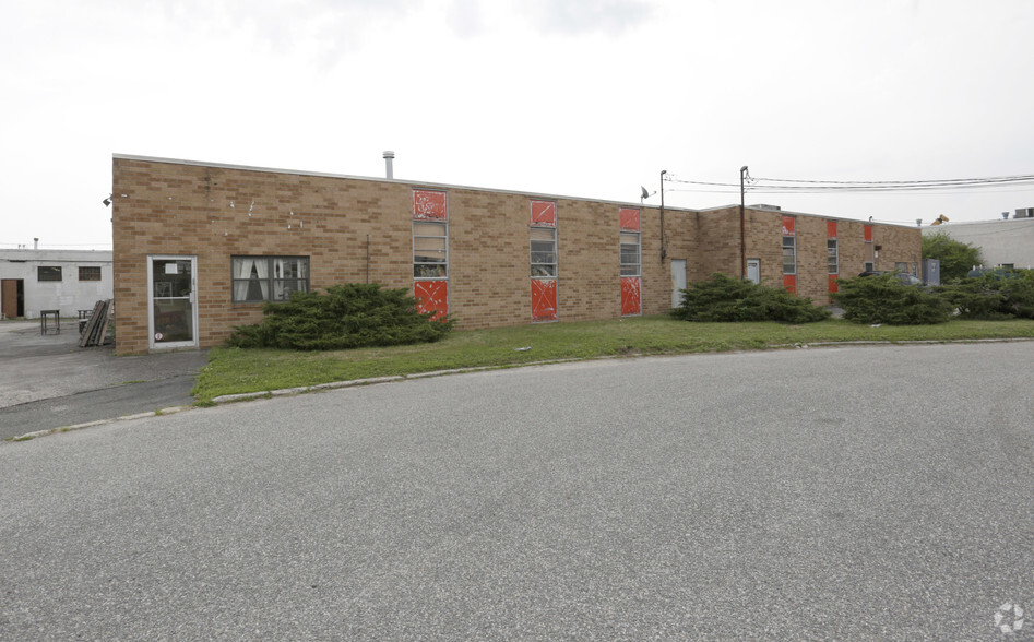 37 Sarah Dr, Farmingdale, NY à louer - Photo principale – Image 1 sur 4