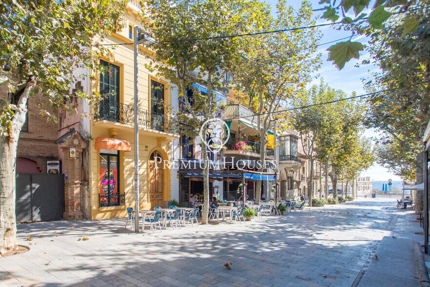 Immeuble residentiel dans Canet de Mar, Barcelona à vendre - Photo principale – Image 1 sur 39