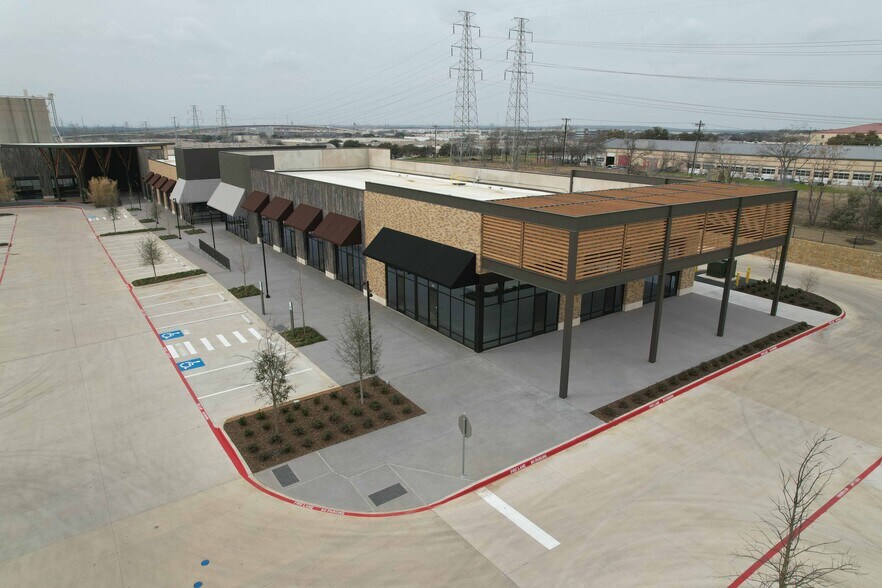 NWC Old Denton Rd & E Jackson Rd, Carrollton, TX à louer - Photo de l’immeuble – Image 3 sur 4