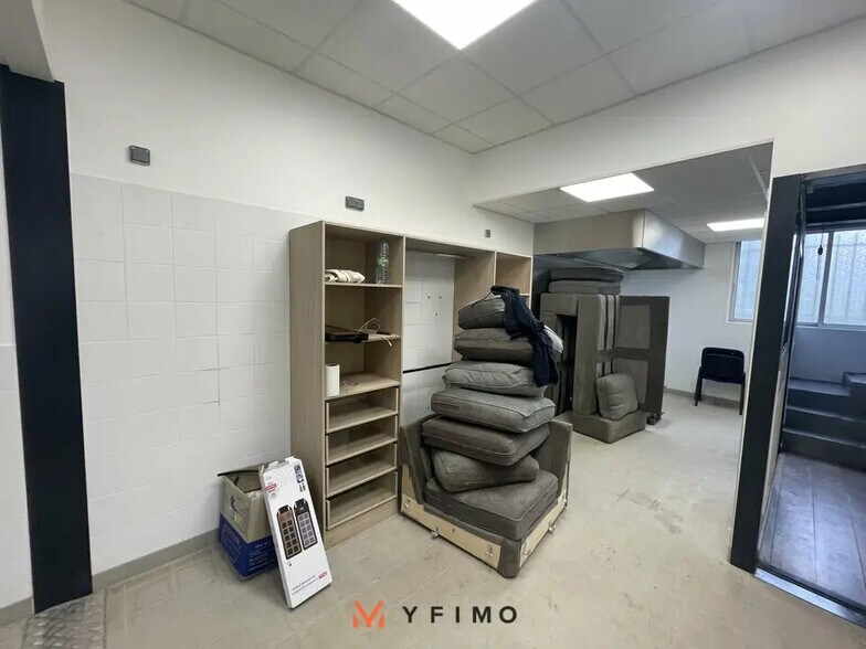 Local d’activités dans Ecquevilly à louer - Photo de l’immeuble – Image 3 sur 7