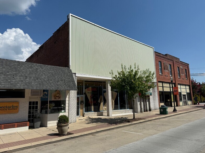 235 S Cedar Ave, South Pittsburg, TN à vendre - Photo de l’immeuble – Image 2 sur 9