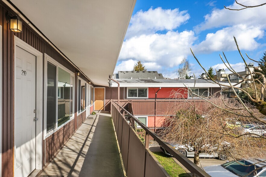 12315 28th Ave NE, Seattle, WA à vendre - Photo de l’immeuble – Image 3 sur 7