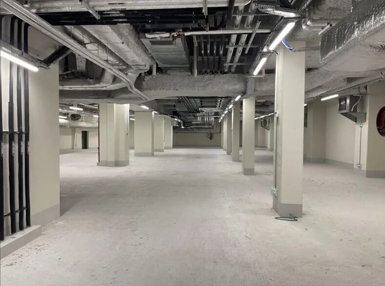 Industriel/Logistique dans Paris à louer - Photo de l’immeuble – Image 2 sur 6