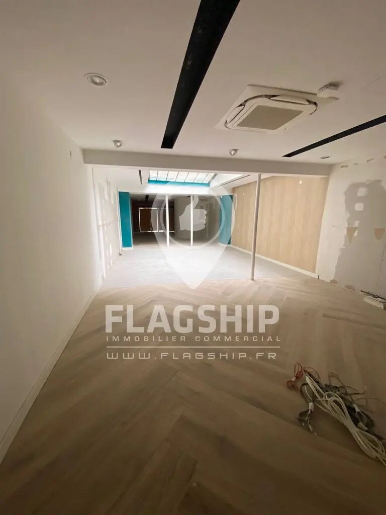 Local commercial dans Paris à louer Photo de l’immeuble– Image 1 sur 10