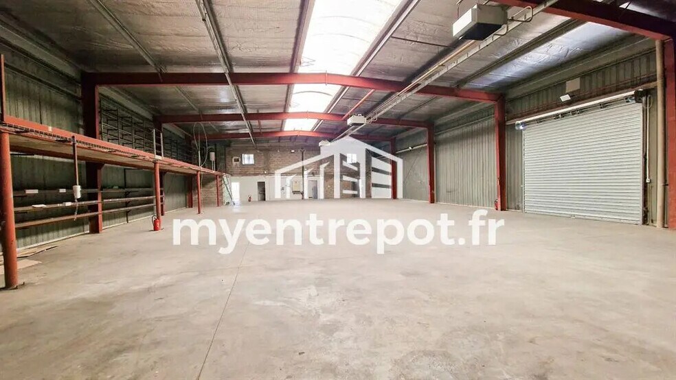 Local d'activités dans Vitrolles à vendre - Photo de l’immeuble – Image 2 sur 9