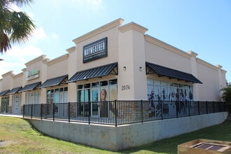 2076 Seminole Blvd, Largo, FL à louer Photo de l’immeuble– Image 1 sur 19