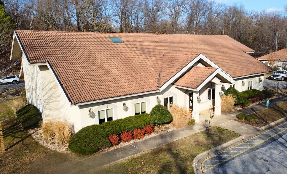 5311 W Village Pky, Rogers, AR à louer - Photo de l’immeuble – Image 1 sur 7