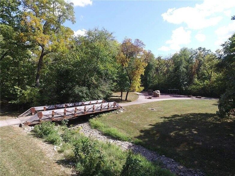 10806 Grandview Rd, Kansas City, MO à vendre - Photo de l’immeuble – Image 2 sur 7