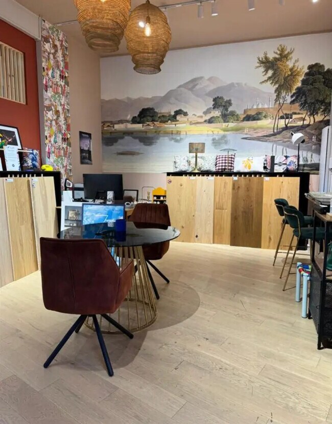 Plus de détails pour Local commercial à louer