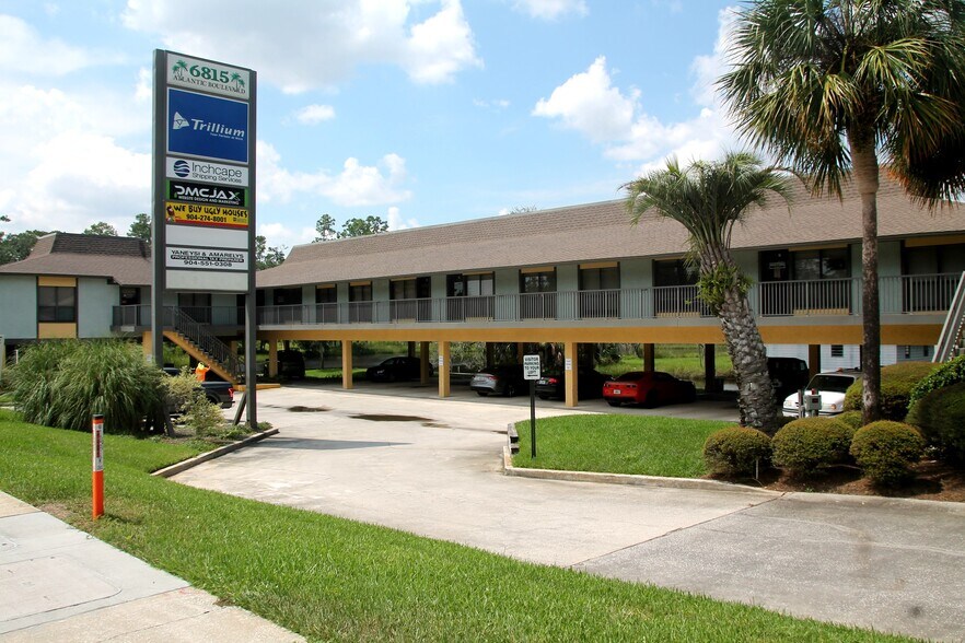 6815 Atlantic Blvd, Jacksonville, FL à vendre - Photo de l’immeuble – Image 2 sur 3