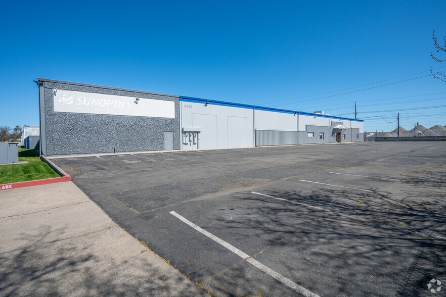 6201 27th St, Sacramento, CA à vendre - Photo principale – Image 1 sur 9