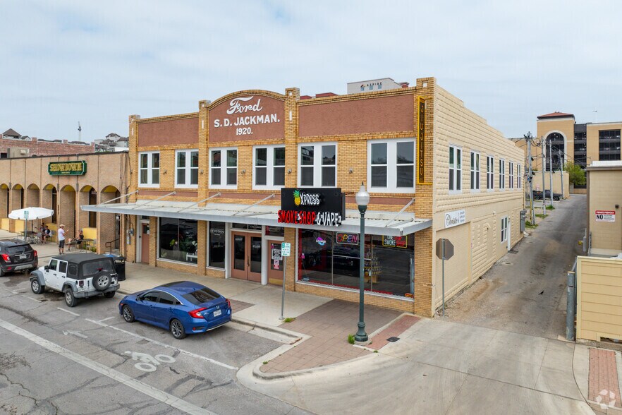 211-215 E Hutchison St, San Marcos, TX à louer - Photo principale – Image 1 sur 26