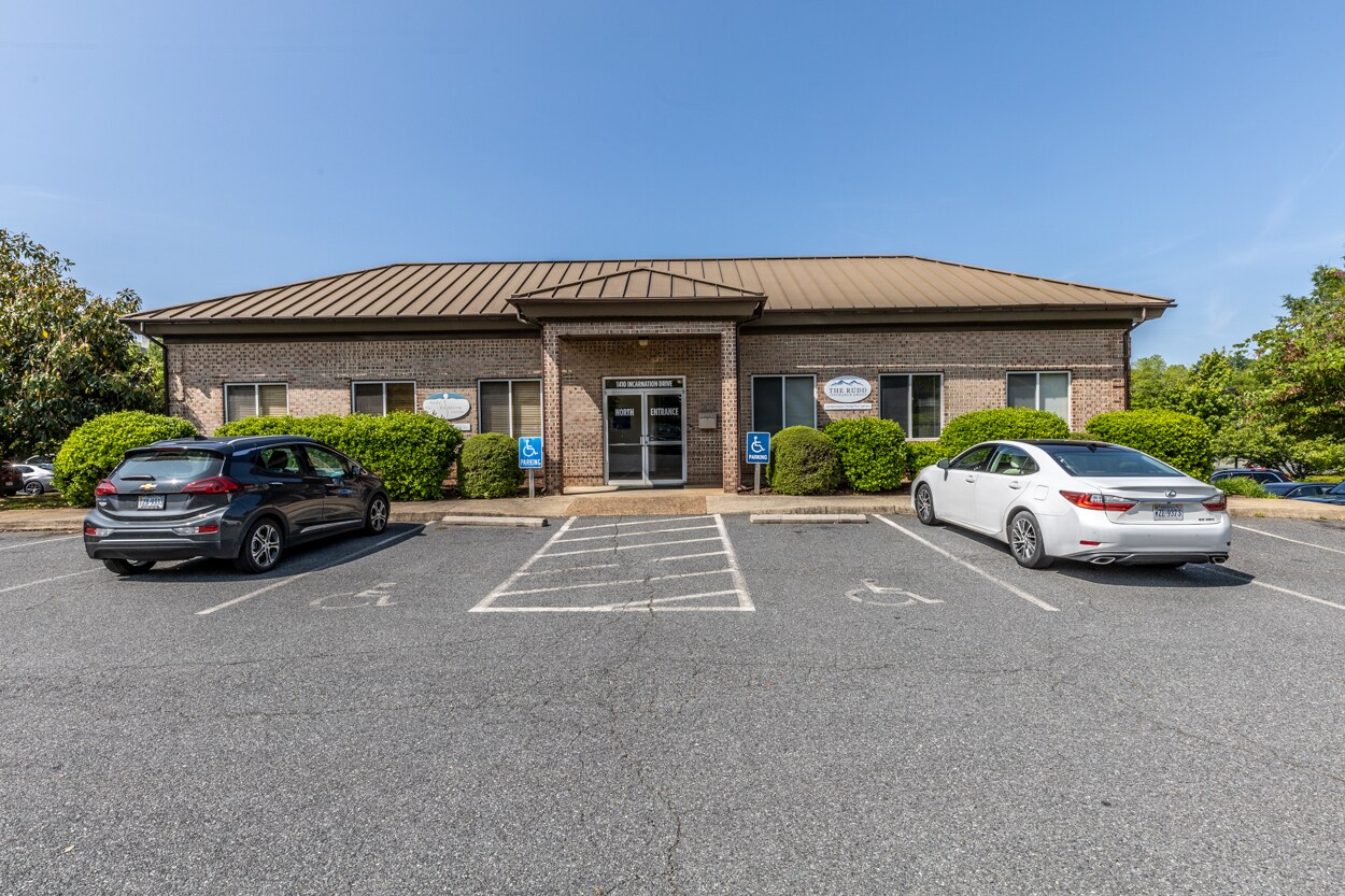 1410 Incarnation Dr, Charlottesville, VA à vendre Photo de l’immeuble– Image 1 sur 7