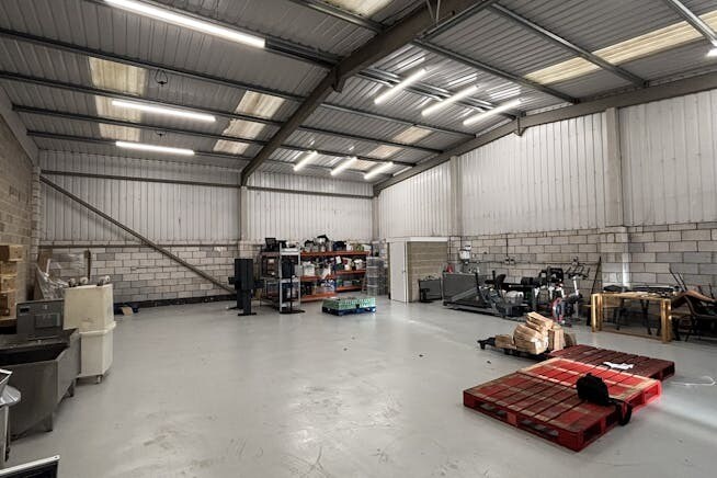 Uplands Way, Blandford Forum, DOR DT11 7UZ - Lot 5 -  - Photo intérieure - Image 1 of 3