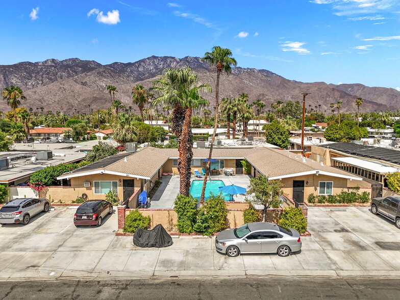 561 S Highland Dr, Palm Springs, CA à vendre - Photo principale – Image 1 sur 72
