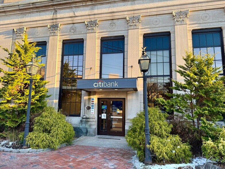 4 Grace Ave, Great Neck, NY à louer - Photo de l’immeuble – Image 3 sur 17