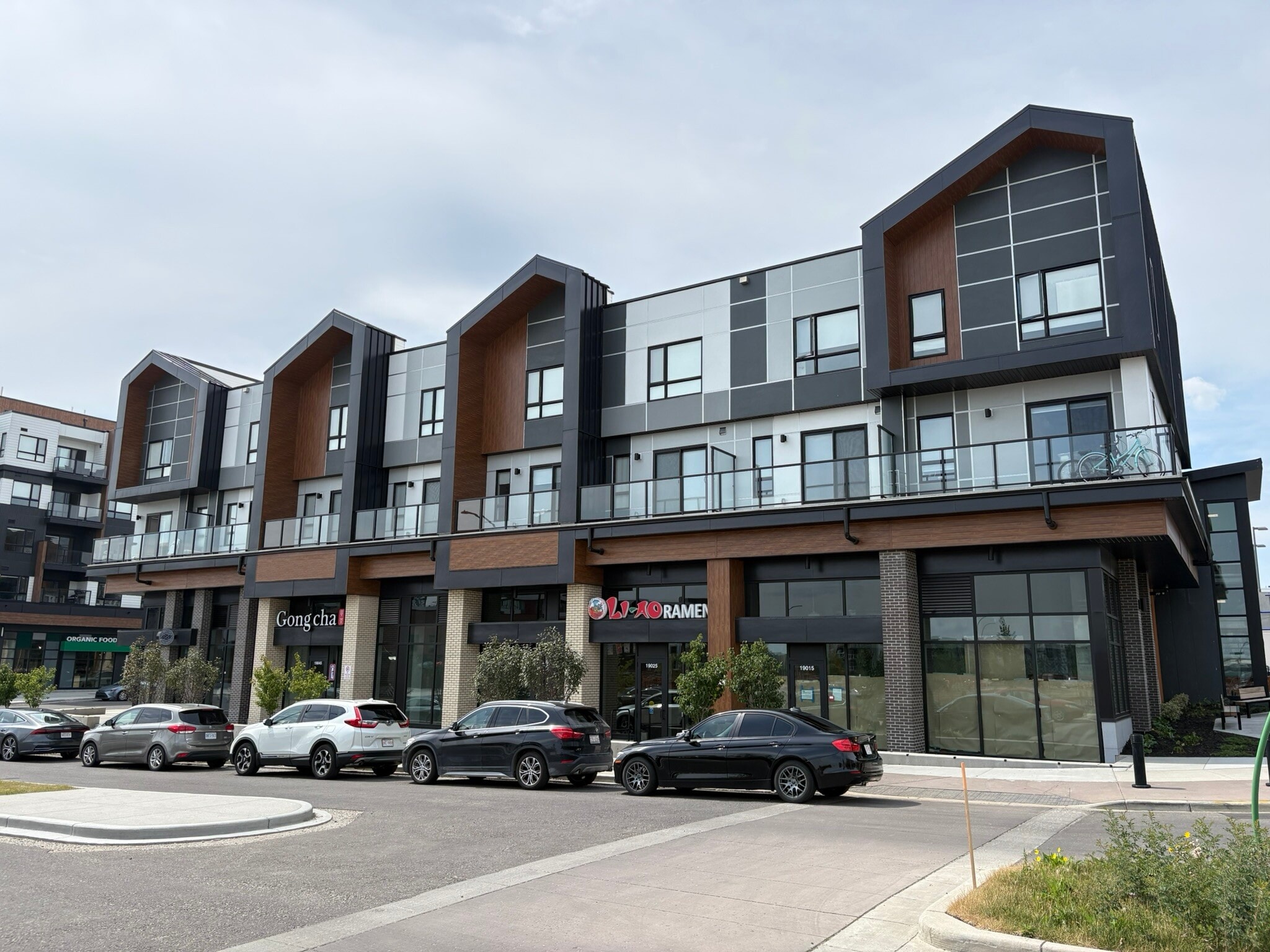 3858 Market St SE, Calgary, AB à louer Photo de l’immeuble– Image 1 sur 2