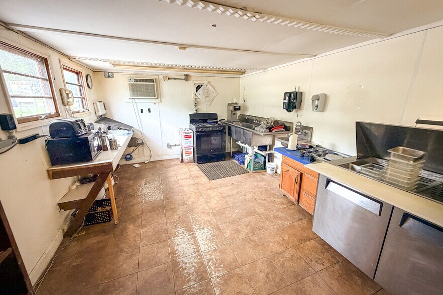 3033 Theodore Roosevelt Hwy, Waterbury, VT à vendre - Photo de l’immeuble – Image 3 sur 10