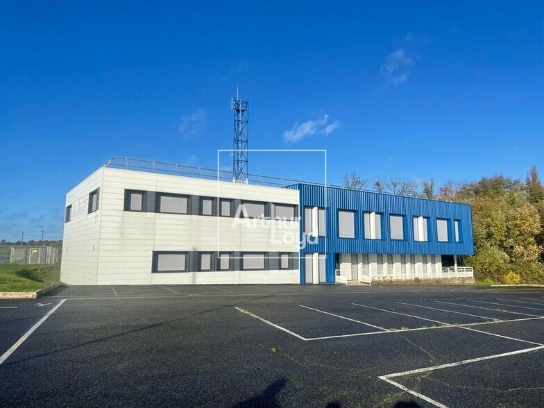 Bureau dans SAINT-GERMAIN-LAVAL à louer - Photo de l’immeuble – Image 1 sur 5