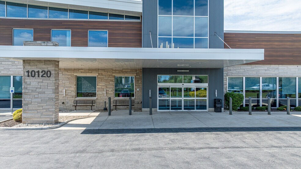 10120 Calumet Ave, Munster, IN à louer - Photo de l’immeuble – Image 2 sur 17