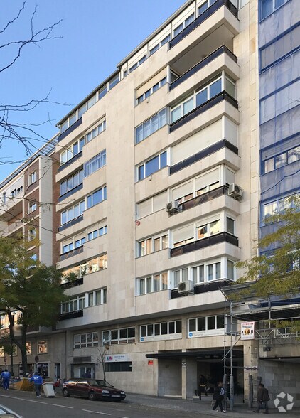 Calle del Segre, 27, Madrid, Madrid à louer - Photo de l’immeuble – Image 2 sur 2