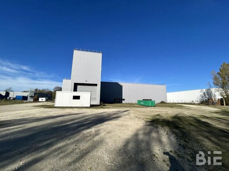 Industriel/Logistique dans Saint-André-de-Cubzac à vendre - Photo de l’immeuble – Image 3 sur 9
