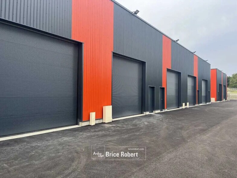 Local d'activités dans Charvieu-Chavagneux à vendre - Photo de l’immeuble – Image 1 sur 4